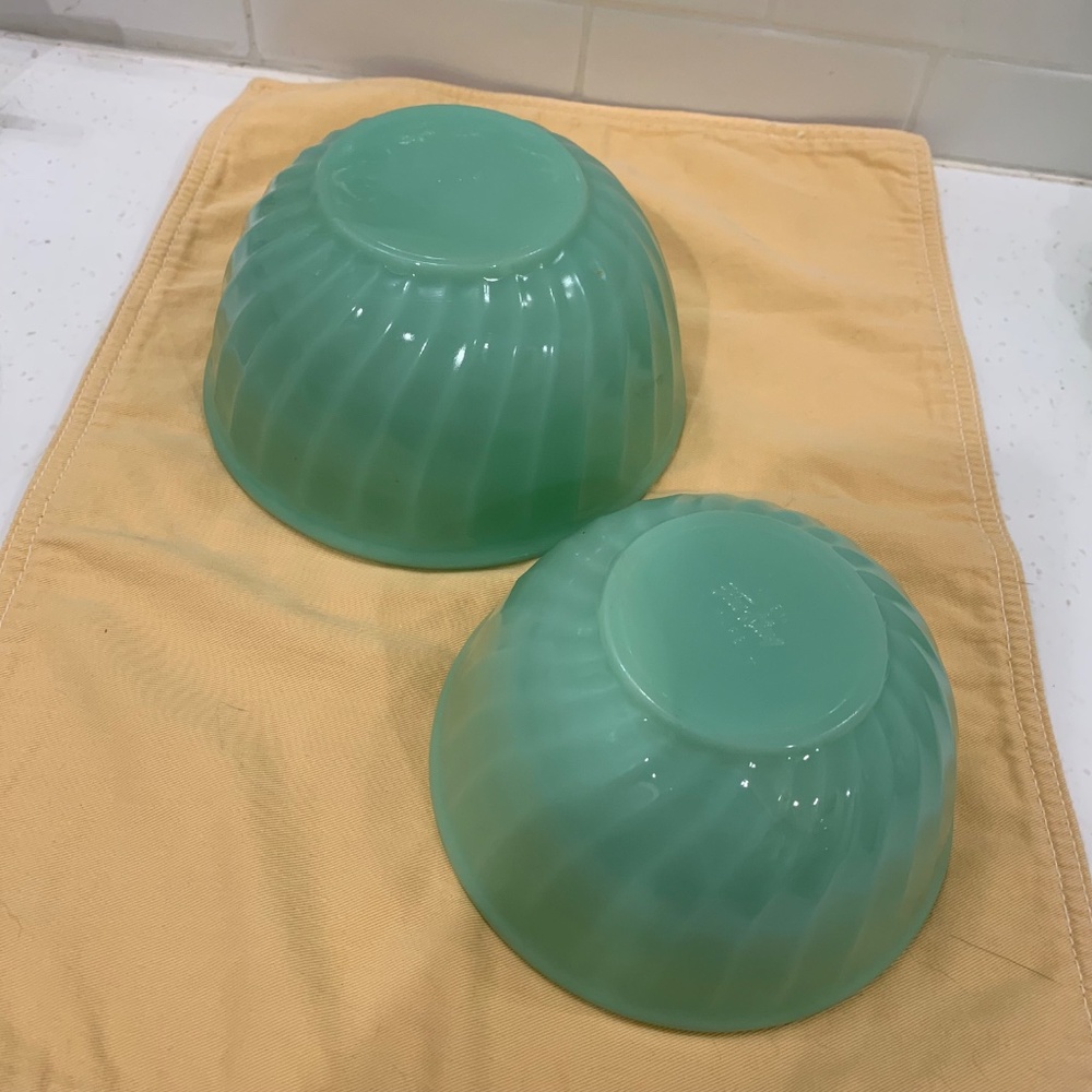 Fire King.   Rare Set of 4 Bowls.. Wavy pattern - Picture 4 of 8